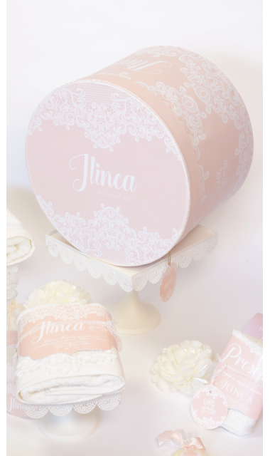 Trusou de botez clasic brodat cumotive dantela in culoarea piersicii, Elegant Peach 6